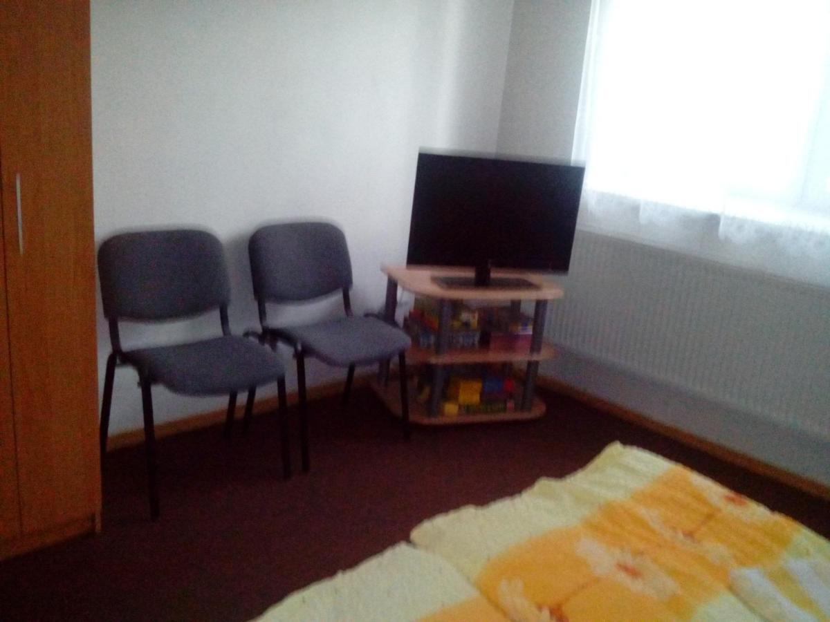 Ubytovani V Mladych Bukach Mlade Buky Room photo